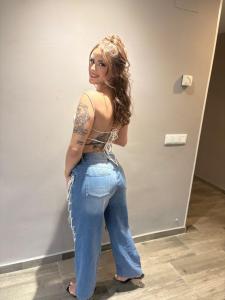 670661740: Chica busca chico en Barcelona