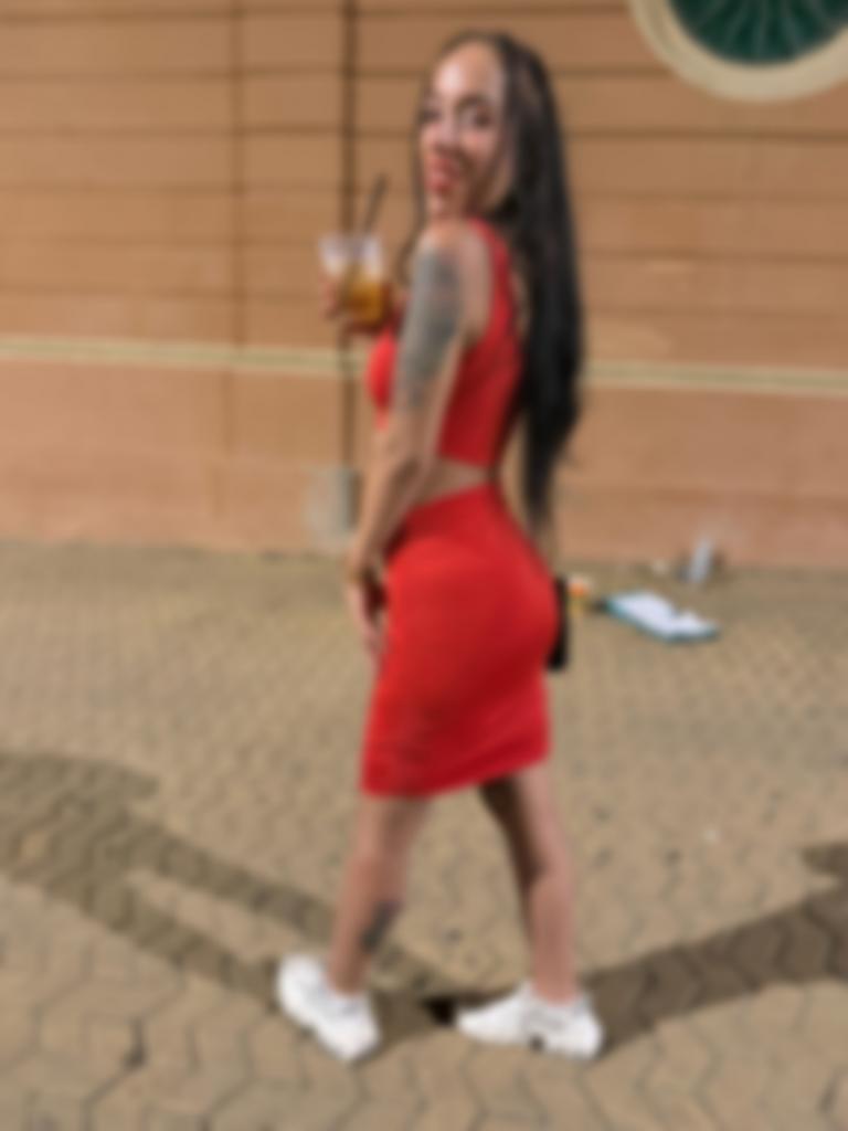 687143525: Chica busca chico en Sevilla