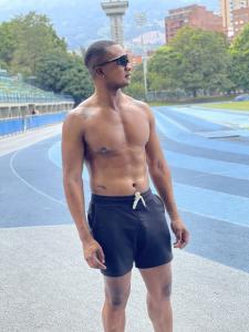 653566373: Chico busca chica en Barcelona