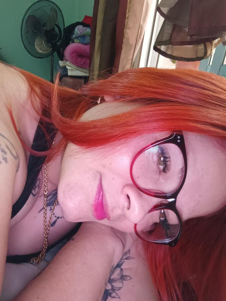 677308085: Chica busca chico en Lugo