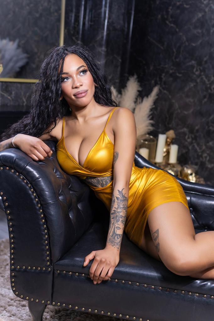 667637729: Chica busca chico en Barcelona