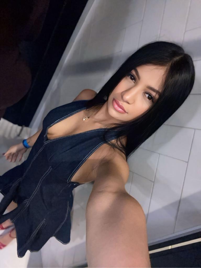 631065213: Chica busca chico en La Coruña