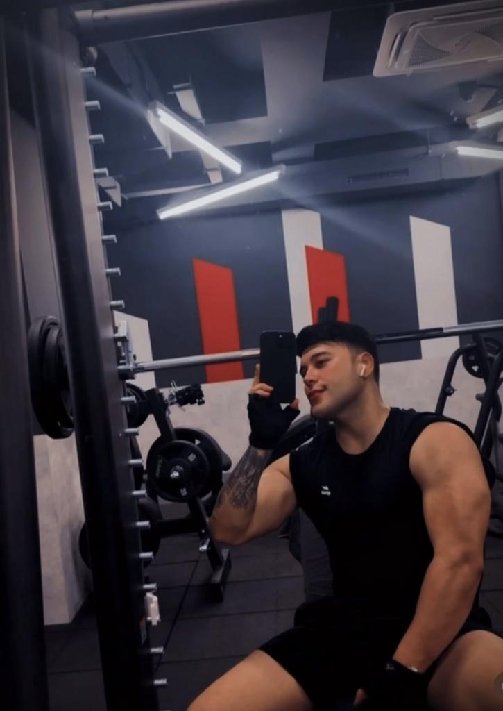 Chico busca chica en Málaga: 