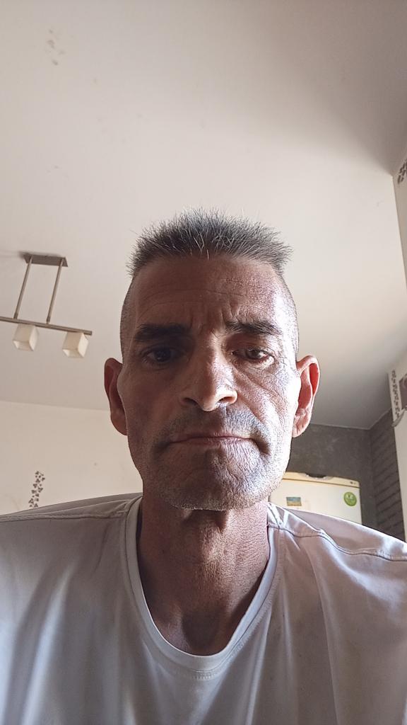 684715889: Chico busca chica en Valencia