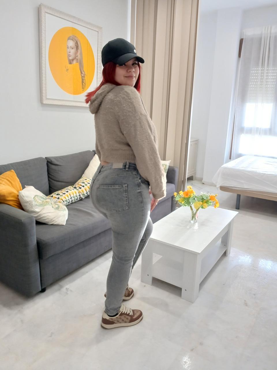 643895816: Chica busca chico en Sevilla