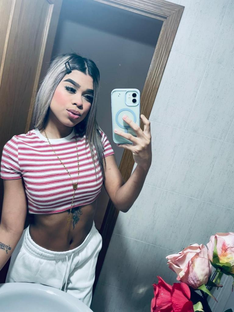 672940303: Chica busca chico en Madrid