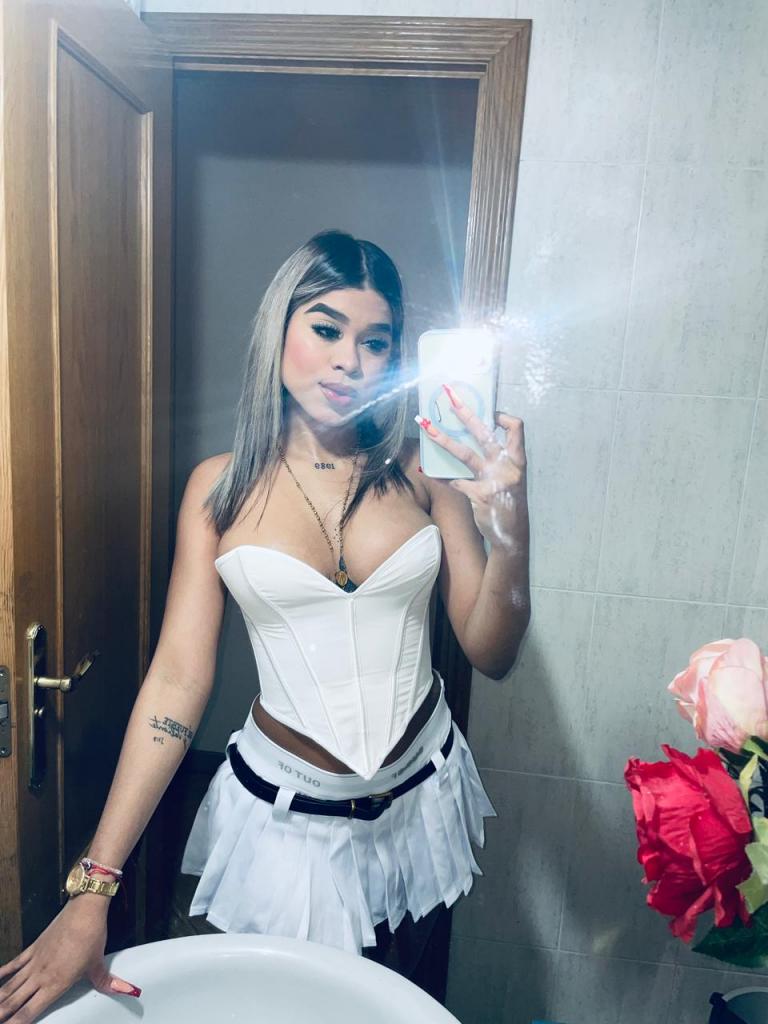 672940303: Chica busca chico en Madrid