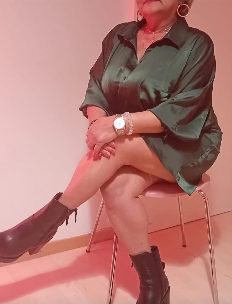 Chica busca chico en Granada: 