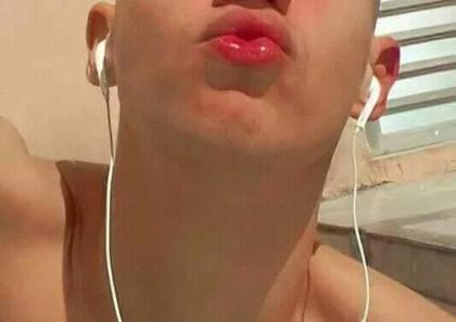 614762047: Chico busca chica en Tarragona