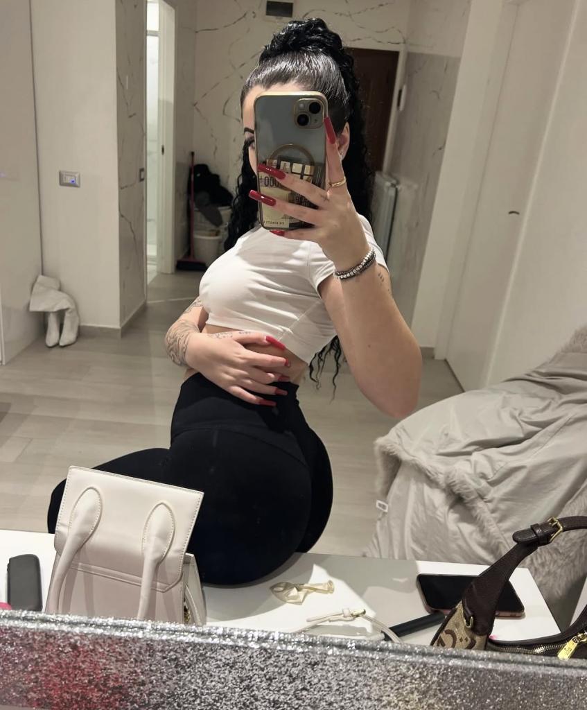 614746848: Chica busca chico en Sevilla