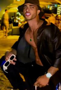 667609585: Chico busca chica en Barcelona