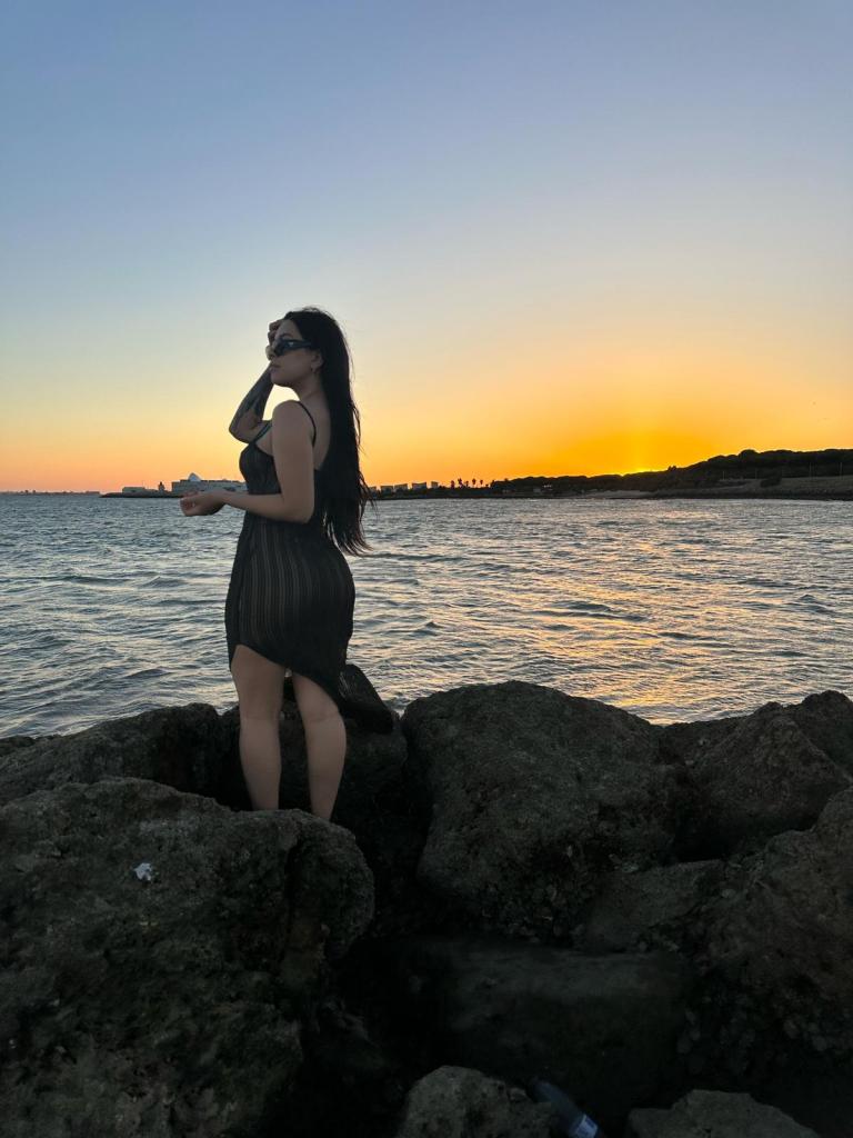 643876585: Chica busca chico en La Coruña