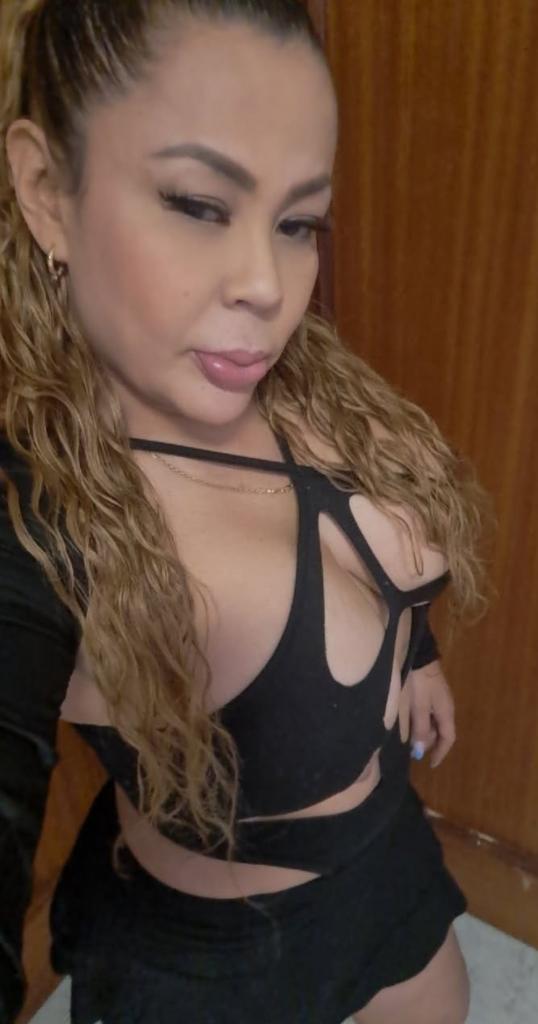 614694571: Chica busca chico en Barcelona