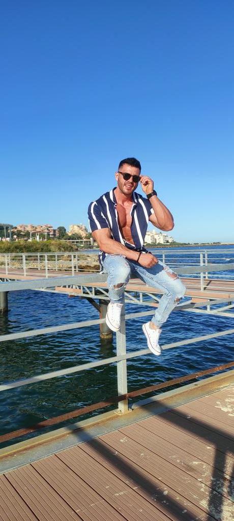 Chico busca chica en Málaga: 