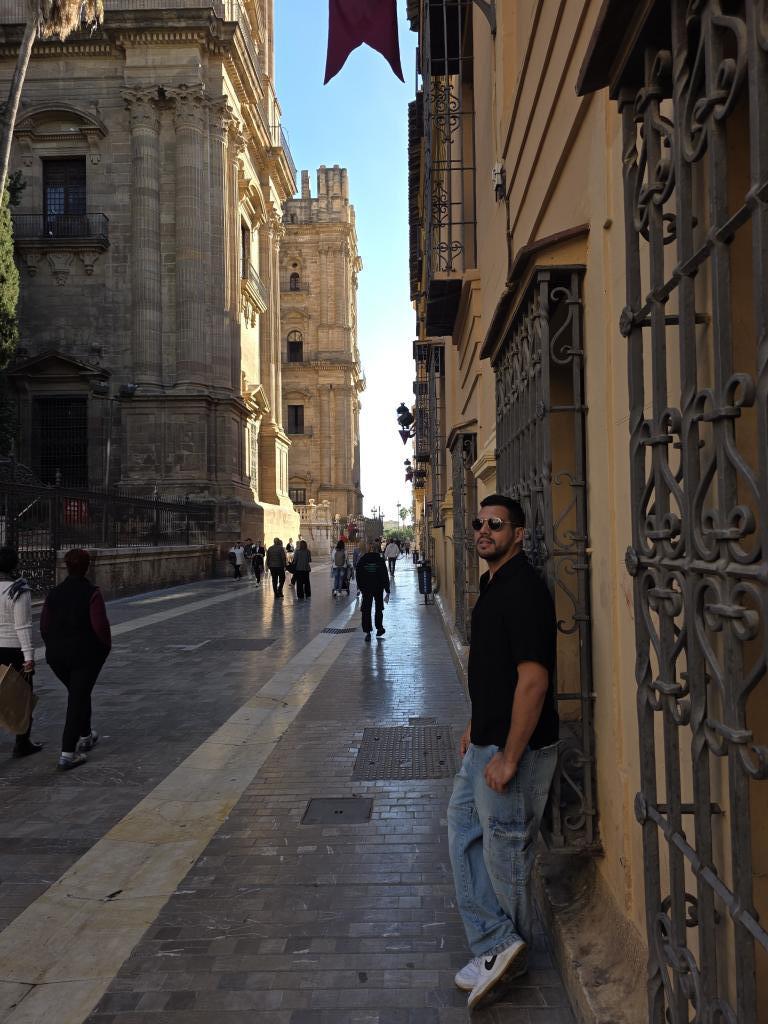 Chico busca chica en Sevilla: 