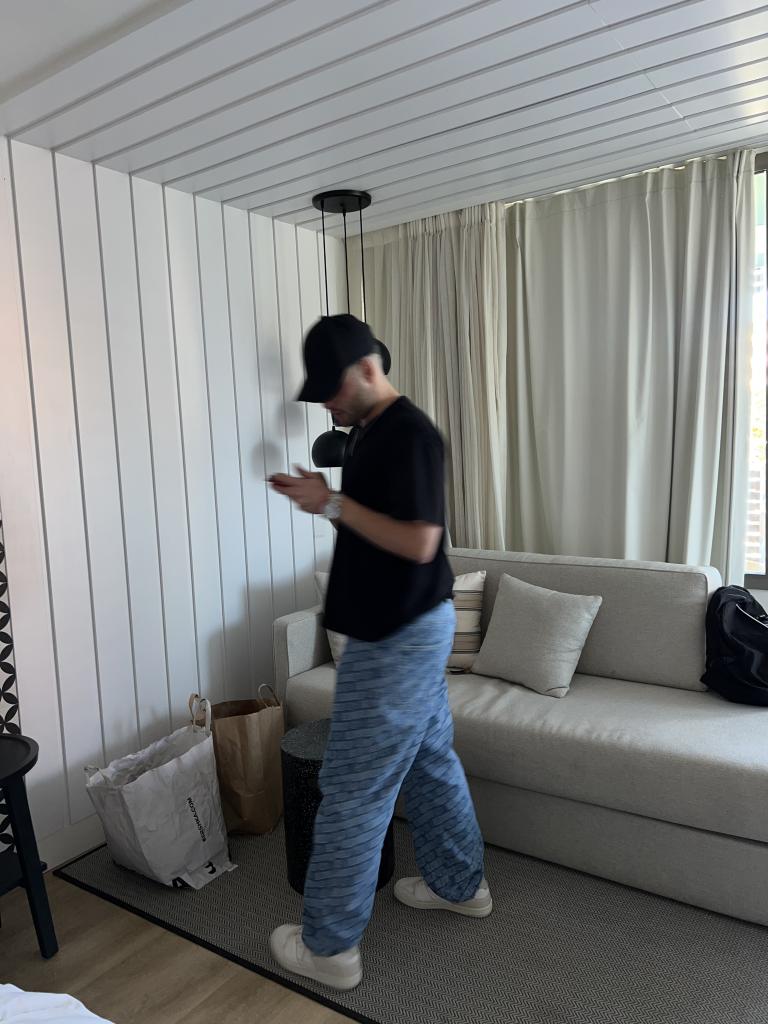 695685844: Chico busca chica en Barcelona