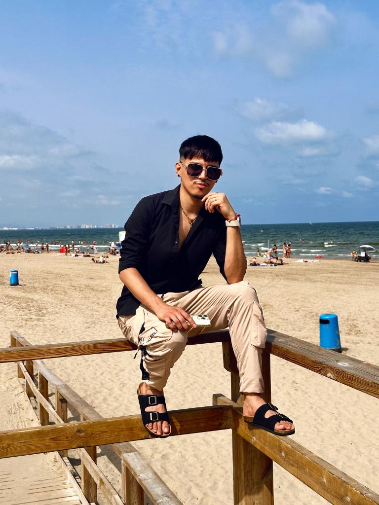 662089415: Chico busca chica en Valencia