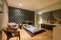 644306835: Chica busca chico en Barcelona